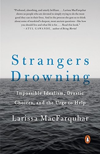 Larissa MacFarquhar: Strangers Drowning (Paperback, Penguin Books)