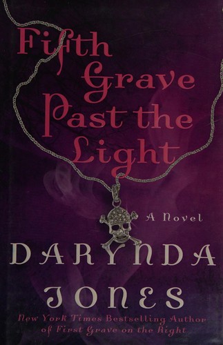 Darynda Jones: Fifth grave past the light (2013, St. Martin's Press)