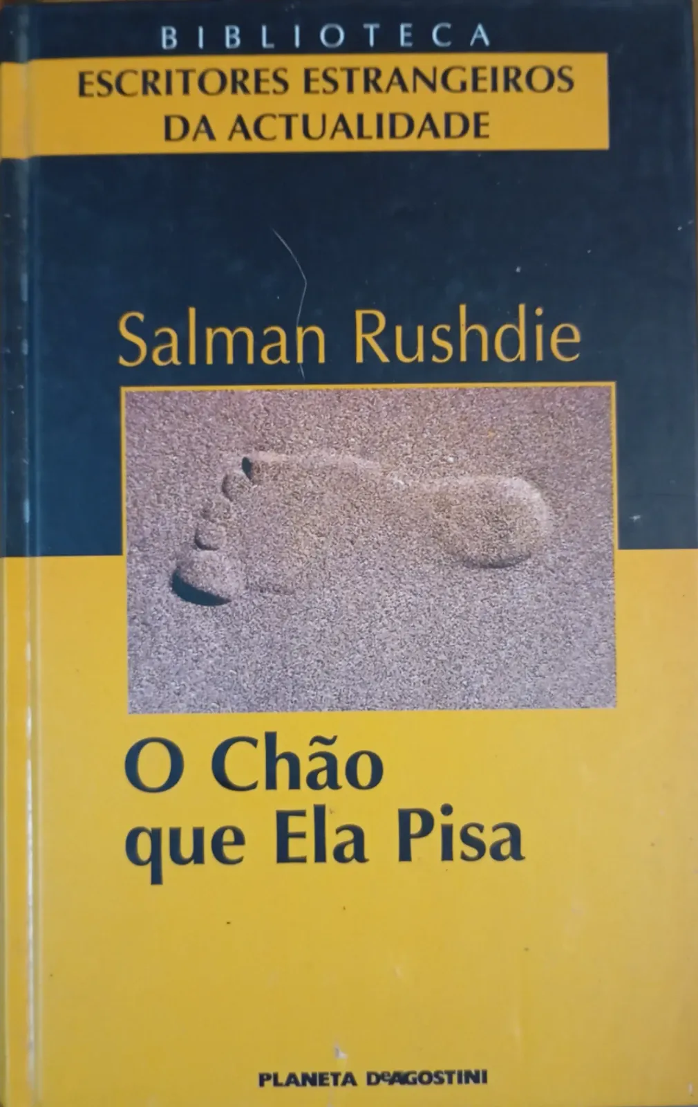Salman Rushdie: O Chão que Ela Pisa (Portuguese language, 2001, Planeta DeAgostini)