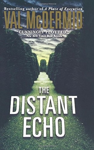 Val McDermid: THE DISTANT ECHO (Paperback, Minotaur)