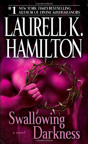 Laurell K. Hamilton: Swallowing Darkness (Paperback, Ballantine Books)