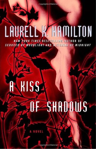 Laurell K. Hamilton: A kiss of shadows (Paperback, 2000, Ballentine Books, Ballantine Books)
