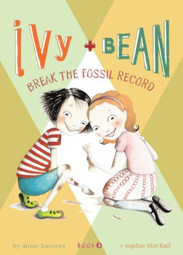 Annie Barrows, Sophie Blackall: Ivy And Bean Break The Fossil Record (Hardcover, Turtleback, Turtleback Books)